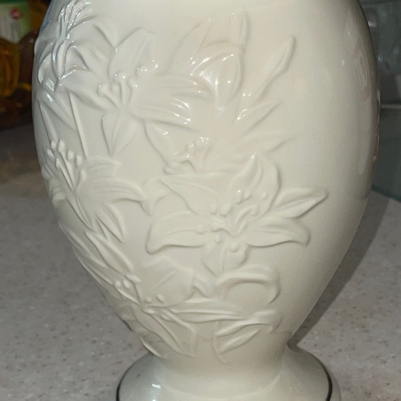 Lenox Vase - Picture 4 of 4